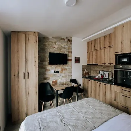 Zlatokosina Zona Milmari Nlux