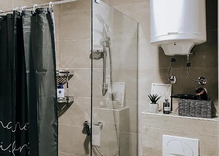 Zlatokosina Zona Milmari Nlux 公寓